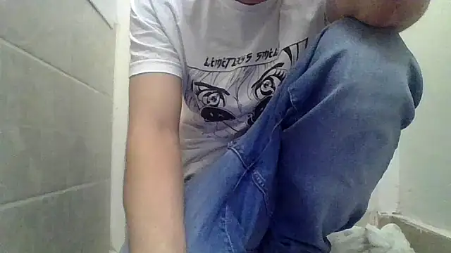 Snapshot of czruz chatting on 09/29/25, 12:05 czruz online show from 09/29/25, 12:05