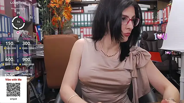 Snapshot of classyladyrellax chatting on 12/18/25, 01:39 classyladyrellax online show from 12/18/25, 01:39