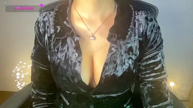 Snapshot of Tashaa chatting on 02/27/25, 05:26 Tashaa online show from 02/27/25, 05:26