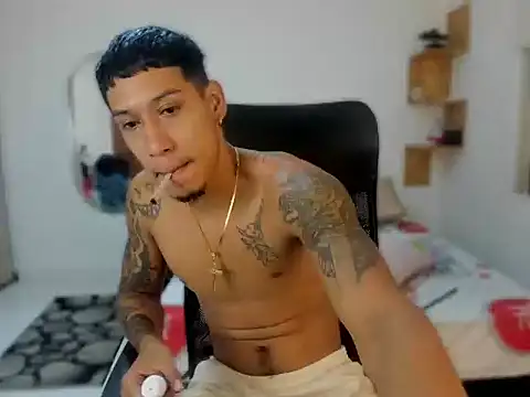 Snapshot of slim_master12 chatting on 09/16/25, 04:02 slim master12 online show from 09/16/25, 04:02