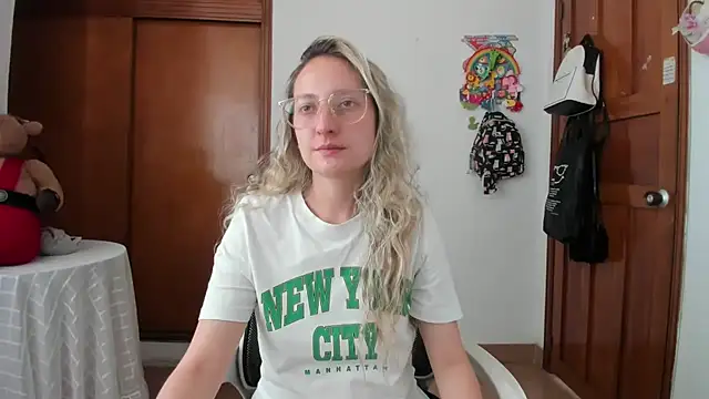 Snapshot of Adele_johnsonn1 chatting on 07/02/26, 04:24 Adele johnsonn1 online show from 07/02/26, 04:24