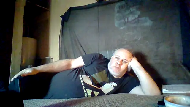 Snapshot of Nightshade7712 chatting on 10/15/25, 02:28 Nightshade7712 online show from 10/15/25, 02:28