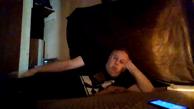 Snapshot of Nightshade7712 chatting on 10/26/25, 08:37 Nightshade7712 online show from 10/26/25, 08:37