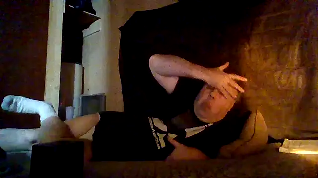 Snapshot of Nightshade7712 chatting on 10/27/25, 05:06 Nightshade7712 online show from 10/27/25, 05:06