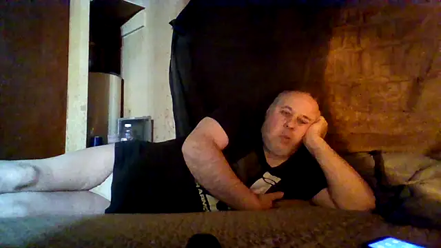 Snapshot of Nightshade7712 chatting on 11/20/25, 08:58 Nightshade7712 online show from 11/20/25, 08:58