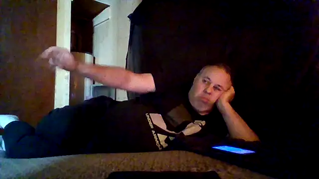 Snapshot of Nightshade7712 chatting on 12/13/25, 10:48 Nightshade7712 online show from 12/13/25, 10:48