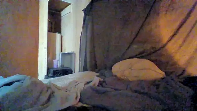 Snapshot of Nightshade7712 chatting on 12/18/25, 06:25 Nightshade7712 online show from 12/18/25, 06:25