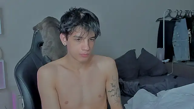 Snapshot of MarkBrowniii chatting on 12/06/24, 08:40 MarkBrowniii online show from 12/06/24, 08:40