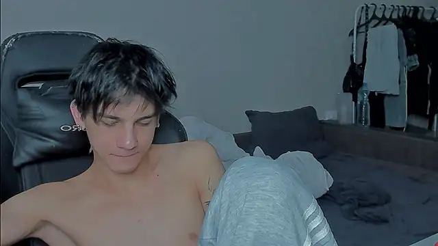 Snapshot of MarkBrowniii chatting on 12/20/24, 08:12 MarkBrowniii online show from 12/20/24, 08:12