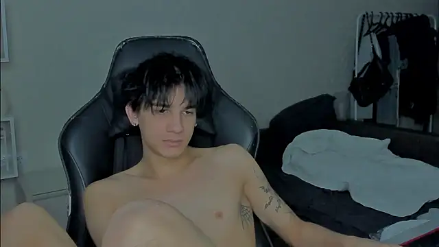 Snapshot of MarkBrowniii chatting on 12/27/24, 05:09 MarkBrowniii online show from 12/27/24, 05:09