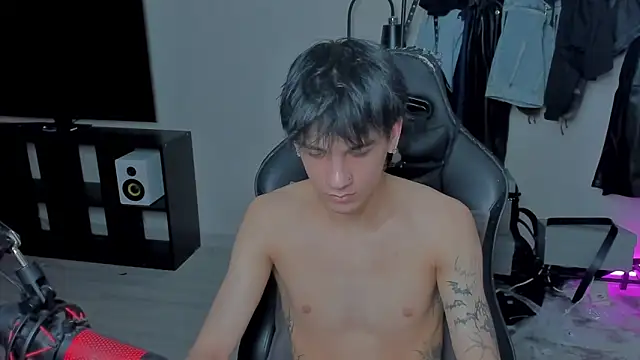 Snapshot of MarkBrowniii chatting on 03/11/25, 07:37 MarkBrowniii online show from 03/11/25, 07:37