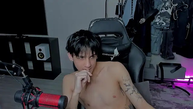 Snapshot of MarkBrowniii chatting on 03/18/25, 01:00 MarkBrowniii online show from 03/18/25, 01:00