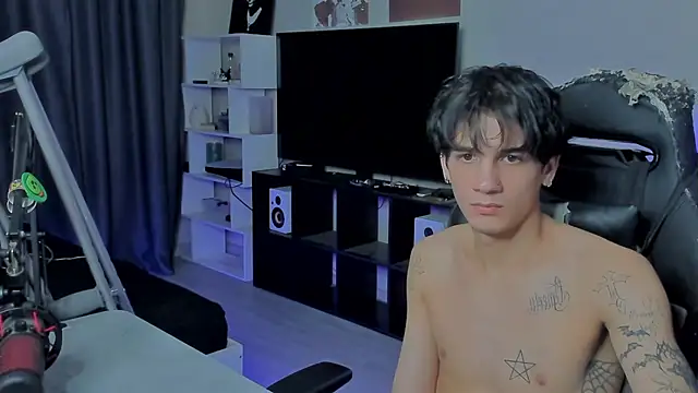 Snapshot of MarkBrowniii chatting on 09/21/25, 05:03 MarkBrowniii online show from 09/21/25, 05:03