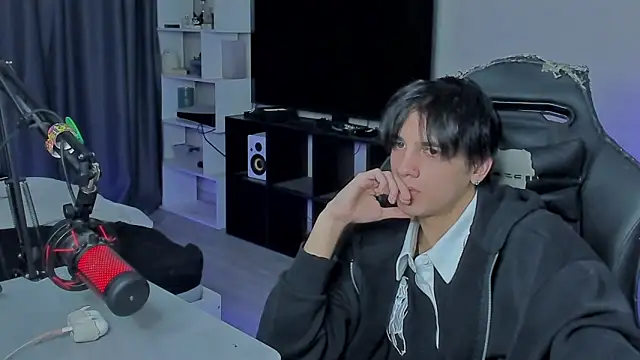 Snapshot of MarkBrowniii chatting on 10/06/25, 12:41 MarkBrowniii online show from 10/06/25, 12:41