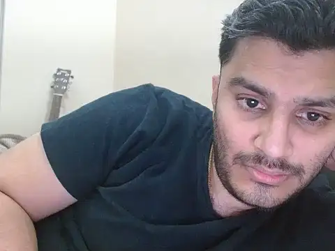Snapshot of robintoit chatting on 04/25/26, 03:42 robintoit online show from 04/25/26, 03:42