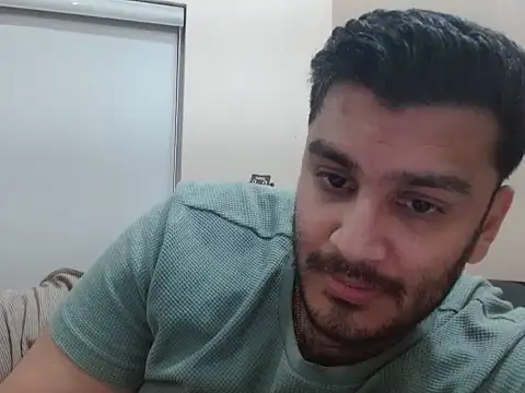 Snapshot of robintoit chatting on 04/30/26, 06:25 robintoit online show from 04/30/26, 06:25