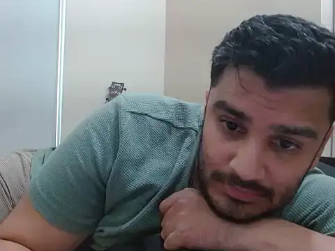 Snapshot of robintoit chatting on 05/01/26, 03:00 robintoit online show from 05/01/26, 03:00