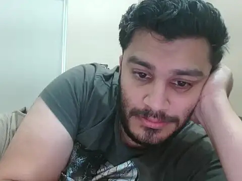 Snapshot of robintoit chatting on 05/20/26, 03:24 robintoit online show from 05/20/26, 03:24