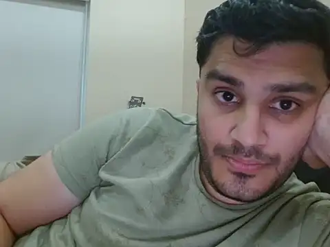 Snapshot of robintoit chatting on 05/27/26, 11:18 robintoit online show from 05/27/26, 11:18