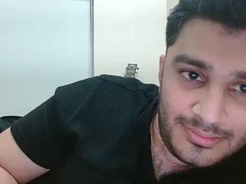 Snapshot of robintoit chatting on 05/28/26, 03:31 robintoit online show from 05/28/26, 03:31