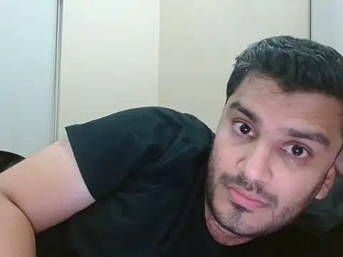 Snapshot of robintoit chatting on 06/25/26, 06:12 robintoit online show from 06/25/26, 06:12