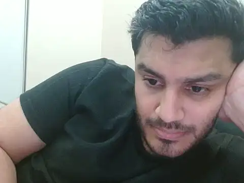 Snapshot of robintoit chatting on 06/27/26, 04:34 robintoit online show from 06/27/26, 04:34