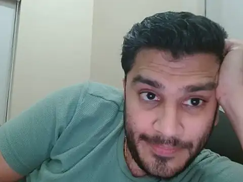 Snapshot of robintoit chatting on 07/06/26, 03:03 robintoit online show from 07/06/26, 03:03