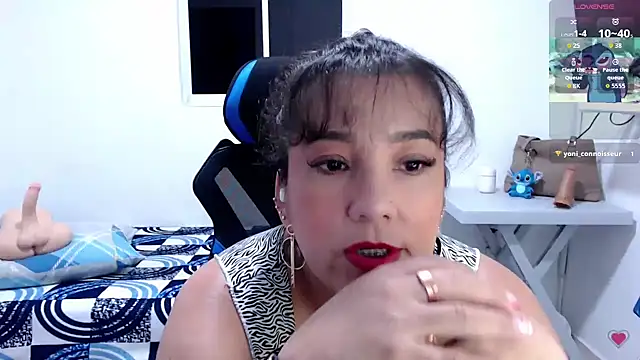 mom hot   online show from 04/27/26, 07:01