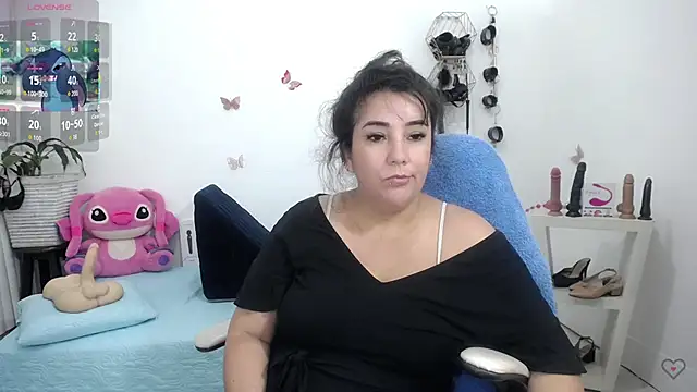 Snapshot of mom_hot__ chatting on 06/28/26, 04:24 mom hot online show from 06/28/26, 04:24