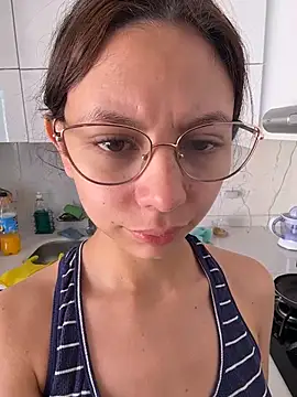 Snapshot of Bonniepark chatting on 11/12/25, 01:11 Bonniepark online show from 11/12/25, 01:11