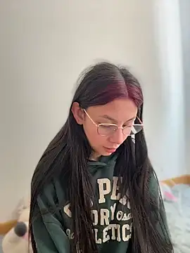 Snapshot of Bonniepark chatting on 12/03/25, 06:06 Bonniepark online show from 12/03/25, 06:06