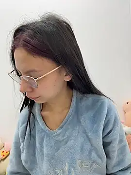 Snapshot of Bonniepark chatting on 12/14/25, 10:09 Bonniepark online show from 12/14/25, 10:09