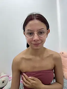 Snapshot of Bonniepark chatting on 12/16/25, 05:07 Bonniepark online show from 12/16/25, 05:07