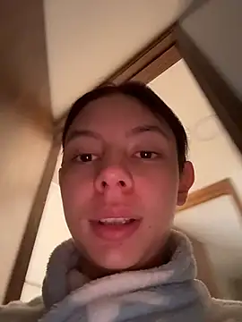 Snapshot of Bonniepark chatting on 12/20/25, 01:18 Bonniepark online show from 12/20/25, 01:18