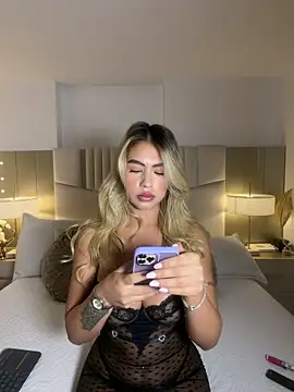  laura 02 online show from 04/21/26, 12:33