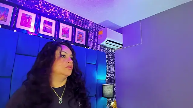 Snapshot of hanny_milf chatting on 11/08/25, 11:43 hanny milf online show from 11/08/25, 11:43