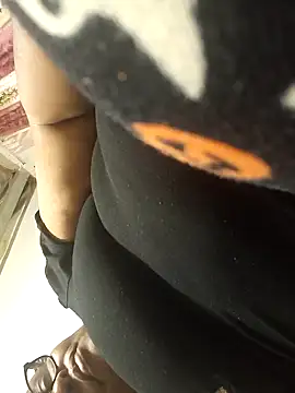 Snapshot of HOTSUGARX5 chatting on 01/12/25, 01:58 HOTSUGARX5 online show from 01/12/25, 01:58