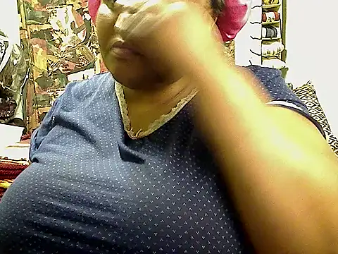 Snapshot of HOTSUGARX5 chatting on 10/20/25, 12:05 HOTSUGARX5 online show from 10/20/25, 12:05