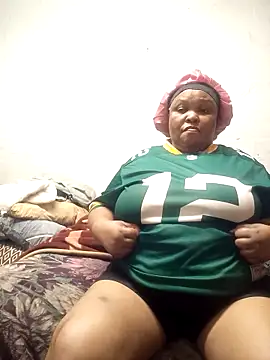 Snapshot of HOTSUGARX5 chatting on 12/17/25, 07:14 HOTSUGARX5 online show from 12/17/25, 07:14