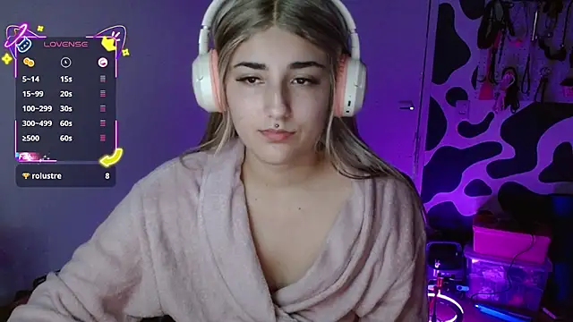 Snapshot of hi_elora chatting on 03/26/26, 12:28 hi elora online show from 03/26/26, 12:28