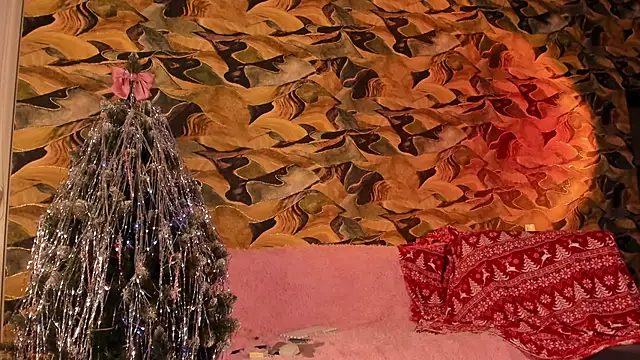 Snapshot of CrystalRey chatting on 12/13/24, 04:11 CrystalRey online show from 12/13/24, 04:11