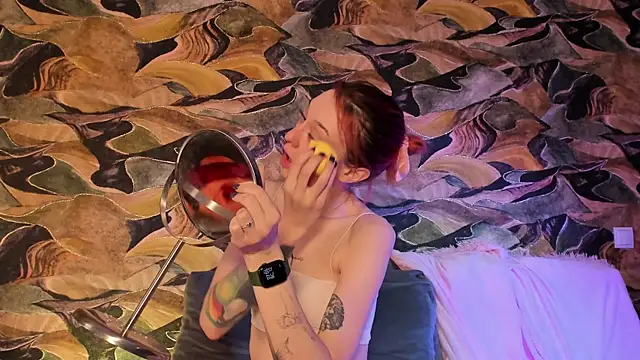 Snapshot of CrystalRey chatting on 01/12/25, 02:56 CrystalRey online show from 01/12/25, 02:56