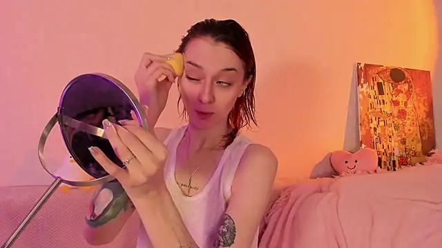 Snapshot of CrystalRey chatting on 02/04/25, 05:21 CrystalRey online show from 02/04/25, 05:21