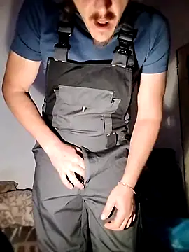 Snapshot of prcalek19 chatting on 10/13/25, 04:18 prcalek19 online show from 10/13/25, 04:18