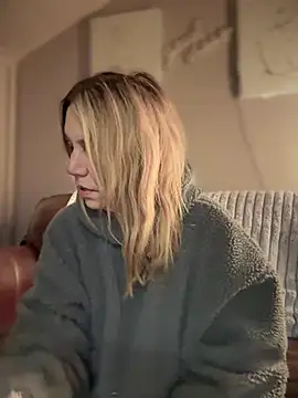 Snapshot of blondebitch2 chatting on 02/02/25, 11:53 blondebitch2 online show from 02/02/25, 11:53