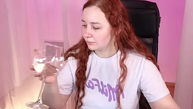 Snapshot of carolina_elf chatting on 01/19/25, 08:07 carolina elf online show from 01/19/25, 08:07