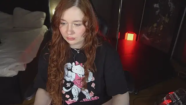 Snapshot of carolina_elf chatting on 02/21/25, 10:17 carolina elf online show from 02/21/25, 10:17