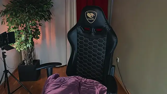 Snapshot of carolina_elf chatting on 09/16/25, 05:19 carolina elf online show from 09/16/25, 05:19