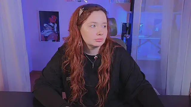 Snapshot of carolina_elf chatting on 11/15/25, 12:13 carolina elf online show from 11/15/25, 12:13