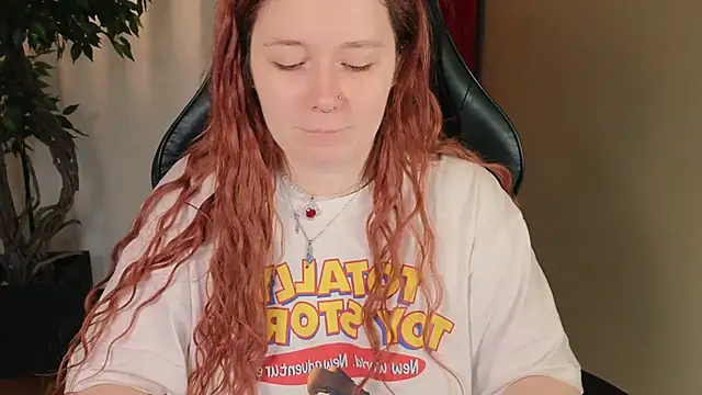 Snapshot of carolina_elf chatting on 11/19/25, 12:38 carolina elf online show from 11/19/25, 12:38